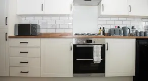 Comfy Modern 3BR Semi Detached 400Mb Wifi Free Double Parking - Image 4