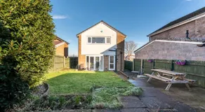 Port View House 3-Bedroom Self Catering Family Home with Garden Near Cardiff - Image 2