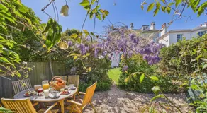 Arden Villa, sleeps 8, moments from the golden sandy beach of Ryde - Image 3
