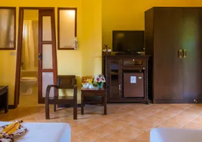 Phuwanalee Resort - Image 2