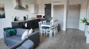 Large 2 Bedroom Apartment - Central Peterborough - Image 4