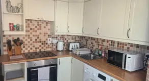 Spacious two bedroom flat, central location - Image 2