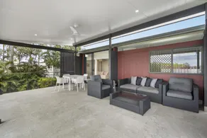 Family Home Near North Brisbane Parks - Image 4