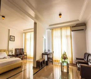 KR Inn Hotel & Convention Centre - Image 2