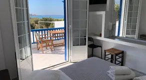 Deep Blue Rooms & Apartments - Image 2