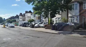 Beautiful double room, mins away from Norbury station - Image 4