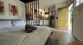 Guest House in East Devonport - Image 2