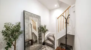 Niru Experience Royal Deluxe 4BD 2BA Apt - Image 3