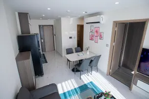 Elegant 2 Bedroom Suite in Prime Location - Image 2