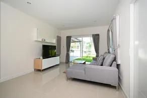 4BR @ Mountain View w/wifi, Pool, Gym & Big Garden - Image 2