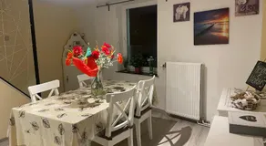Spacious apartment in Charleroi 100 m² with parking 5 ppl - Image 2