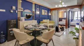 2BR Collins Art Deco W Pool & Playstation 5 - Image 3