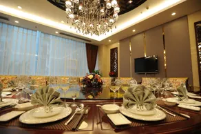 East Garden Hotel - Image 4