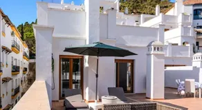 Voll ausgestattetes Apartment mit Pool und Terrasse | Bergblick | Perfekt für die Arbeit von Zuhause - Image 5