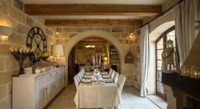 Betty Cake House & Pool - Image 2