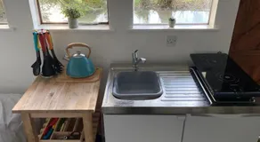 Fisherman's Cabin on the banks of the River Meon - Image 3