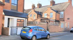 Knighton 2-Bedroom Cottage - Free Parking, Contractor friendly - Image 2