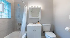 Wonderful Home Close to Downtown Chicago - Free Parking - Image 4