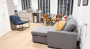 Spacious Modern 1 Bed Apartments in St Neots - Perfect for Contractors & Professionals - Free Parking - WiFi - Fully Equipped Kitchen - Smart TV Ideal for Work Stays and Long Projects - Image 3