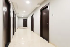 OYO 43622 Hotel D9 - Image 2