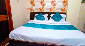 Grand Stays by Hotel Amisha - Near Station & Metro - Image 5