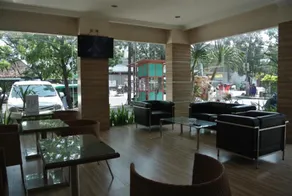 Grand Tulip Hotel - Image 2