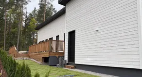 Cozy yard guest room with private entrance - Image 3