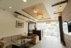 FabHotel Signature Inn - Image 5