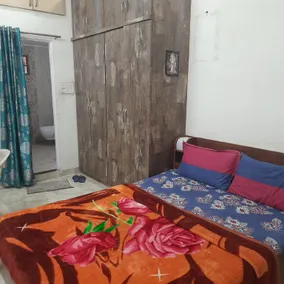 Alok's Home Stay- Beautiful AC Room, Best Location at Pachpedinaka Raipur - Image 5