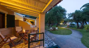 Renata Rooms & Studios - Beachfront, Large Garden & Free Parking - Image 3