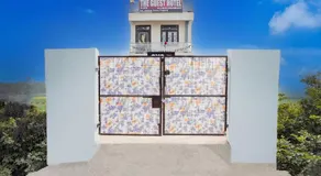 SPOT ON by OYO The Guest Hotel - Image 2