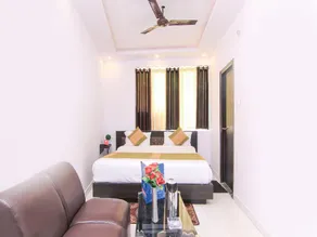 OYO Flagship 13652 Hotel Rajput - Image 2