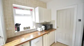 Charming & Cosy Home Stockport - Image 4
