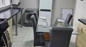 Amazing 3 Bedroom Entire House - Image 4