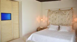 Elefthia Syros - Luxury Houses & Suites - Image 2
