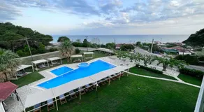 Glyfa Beach Hotel - Image 2