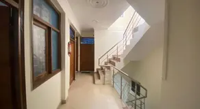 Paras Hotel - Image 3
