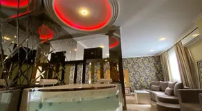 Hotel Deluxe - Image 2