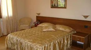 HOTEL RISTORANTE DEGLI AMICI - Image 2