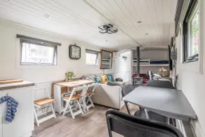 Central Cambridge Widebeam Houseboat - Image 4