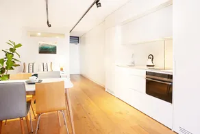 Stylish Studio with Balcony near Darling Square - Image 3