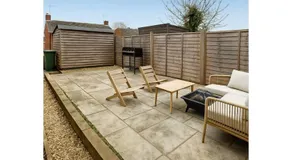 Spacious 2-Bed - Hospital & City Nearby Parking Pet Friendly - Image 3