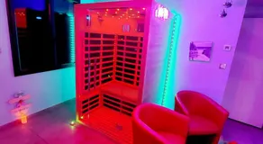 Un Séjour Romantique en couple avec Jacuzzi privé Chromothérapie Jardin Maison privée - Image 5