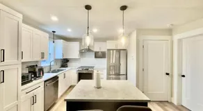 Platinum Homes , Stylish 3BR Home,4 Min to YQM Airport, Sleeps 10 Free Parking - Image 2