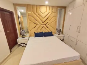 Cozy 1BHK Apartment, Wifi + Smart TV + King bed - Image 5