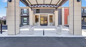 12 Oaks Hotel - Image 5