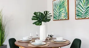 Luxury 2BR Apartment Great Area with Parking - Image 5