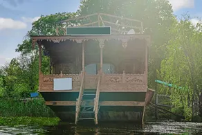 OYO 37933 Golden Privilege Houseboat - Image 4