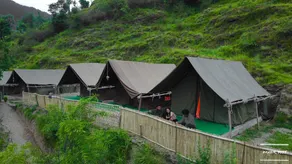 Friends camping - Image 4