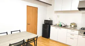 Rent A Leaping Floor Villa 2 Mins To Station - Image 5
